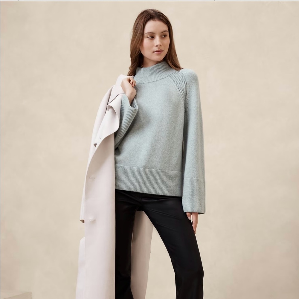 Banana Republic Cozy Mock-Neck Sweater Aquamarine Large